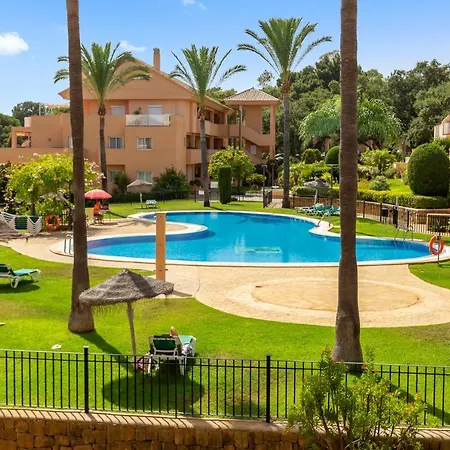 Beautiful With Big Terrace And Access To 3 Pools Elviria Apartment